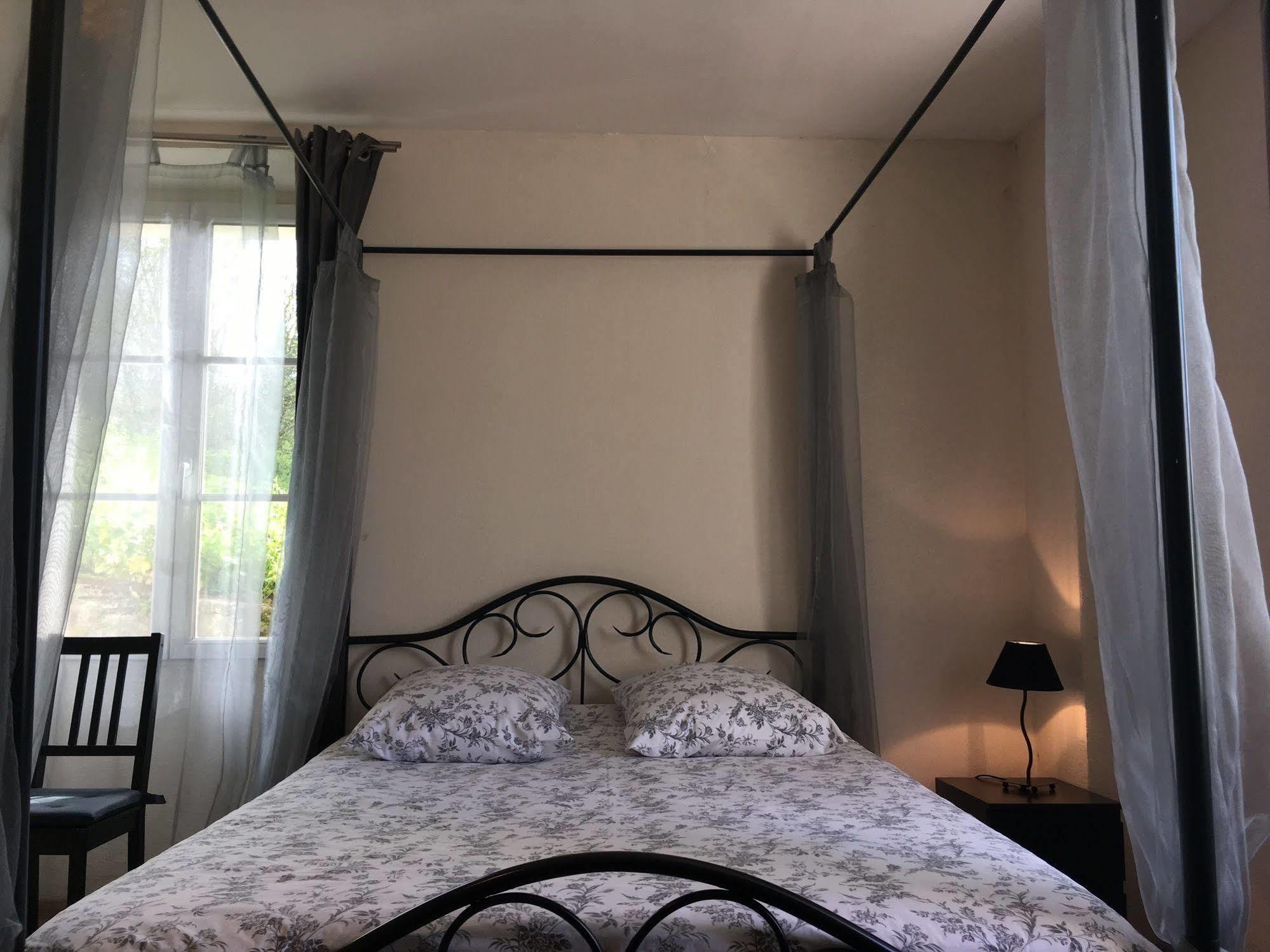 Domaine Du Moulin De Champie - Versailles - Gites & Suites Feucherolles Экстерьер фото