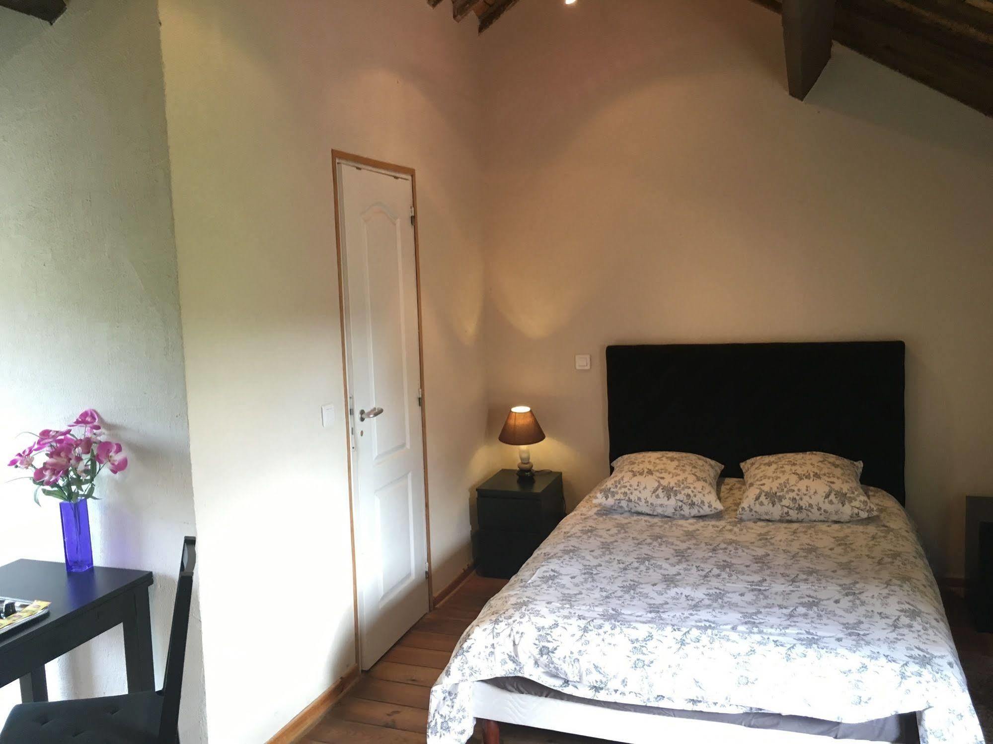 Domaine Du Moulin De Champie - Versailles - Gites & Suites Feucherolles Экстерьер фото